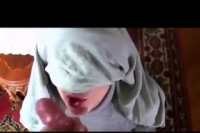 Арабская девушка принимает в киску большой член