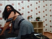 Красивая сучка предлагает домашний азер секс бесплатно