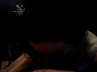 Брат с удовольствием дает свой член ротиком