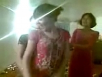 Горячая узбекская красотка на камеру мобильного телефона